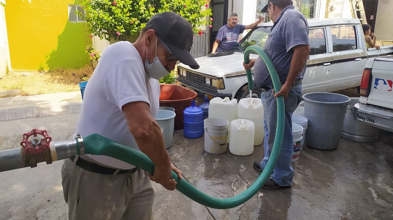 PÉRDIDA TOTAL, EN LINEA DE AGUA Y DRENAJE EN COLONIA DE APOZOL
