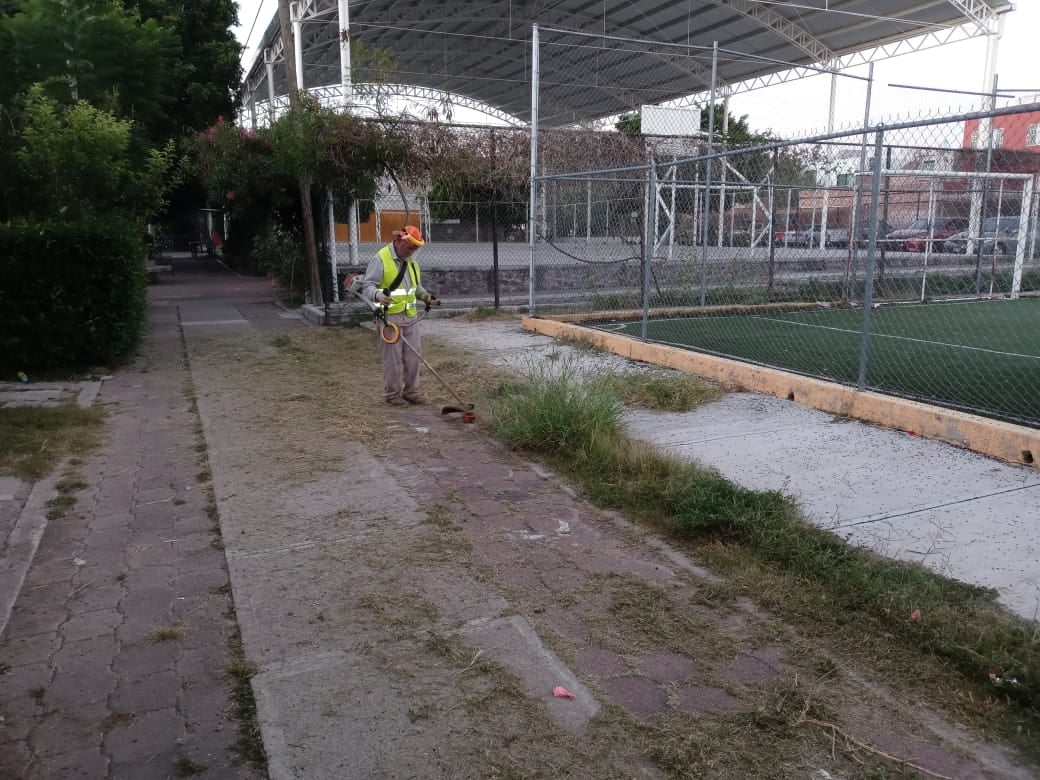 DAN LIMPIEZA A FOVISSSTE Y FUTBOLITO ROSARIO EN JALPA