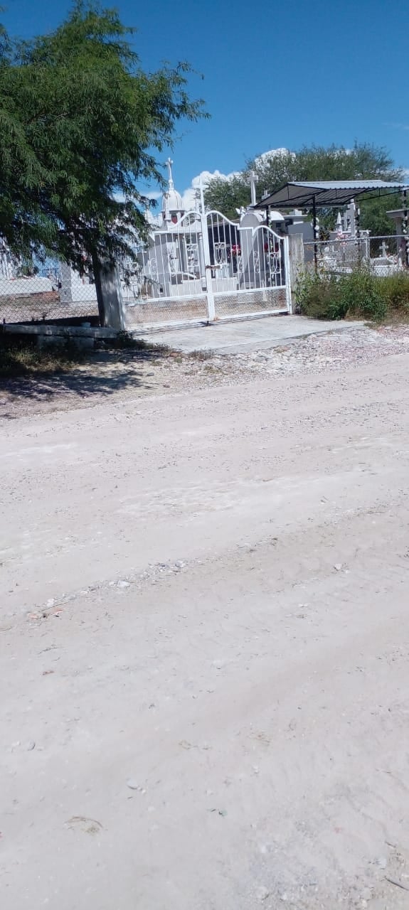 MANTENIMIENTO CAMINO AL PANTEON EN SAN ISIDRO APOZOL