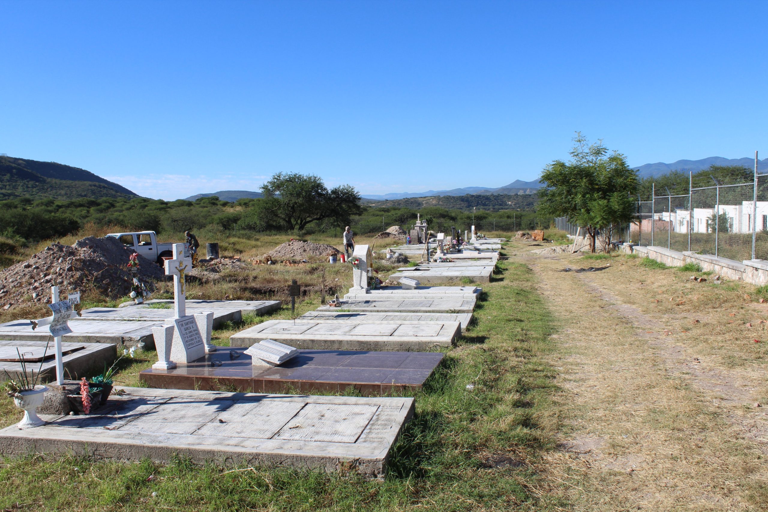 LIMPIEZA EN PANTEONES MUNICIPALES DE TABASCO