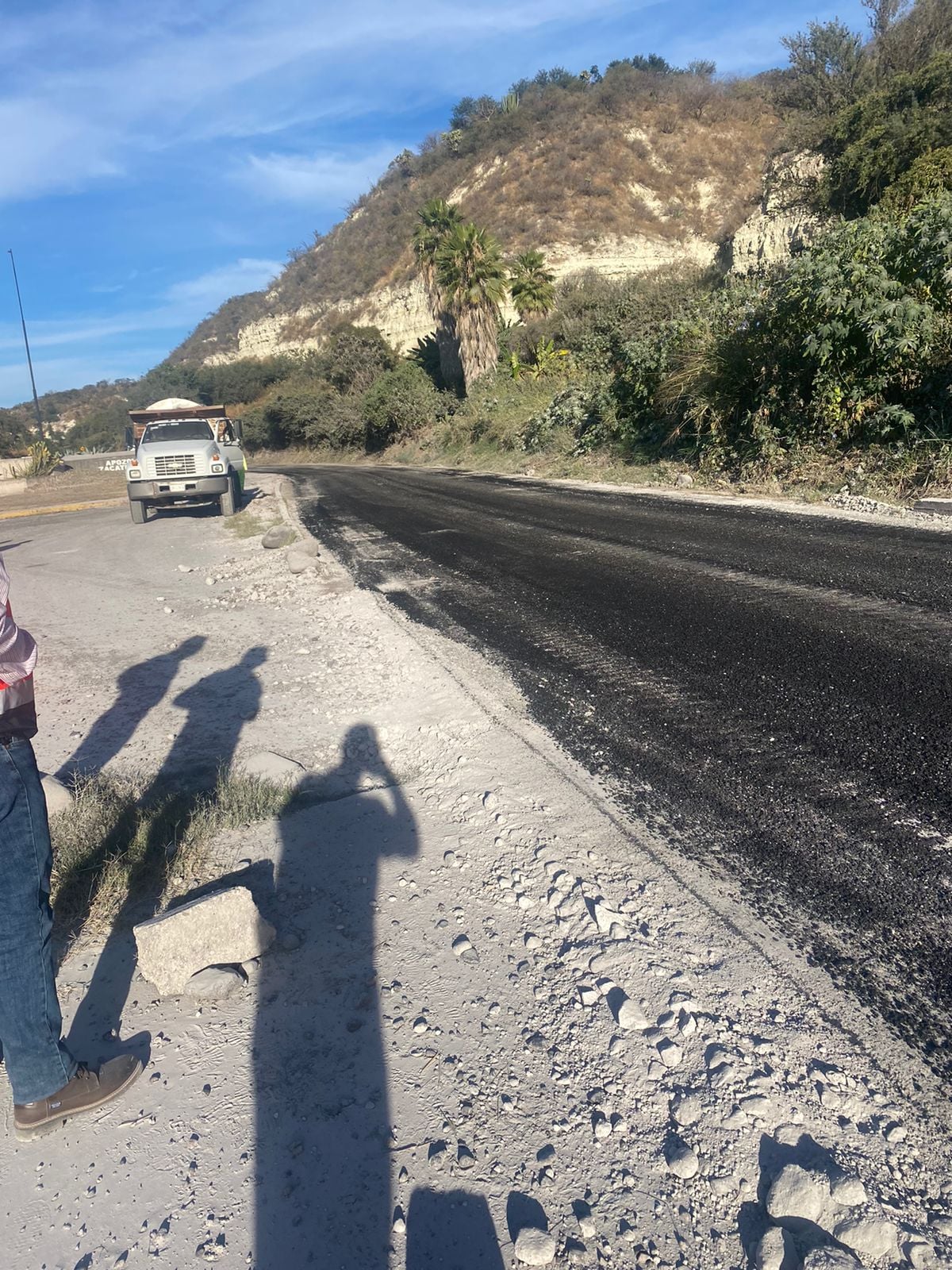 REHABILITAN CARPETA ASFALTICA DE LA GLORIETA EN APOZOL