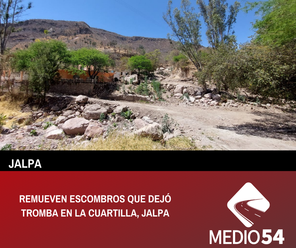 REMUEVEN ESCOMBROS QUE DEJÓ TROMBA EN LA CUARTILLA, JALPA
